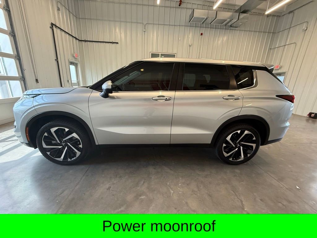 Used 2022 Mitsubishi Outlander SE image 8