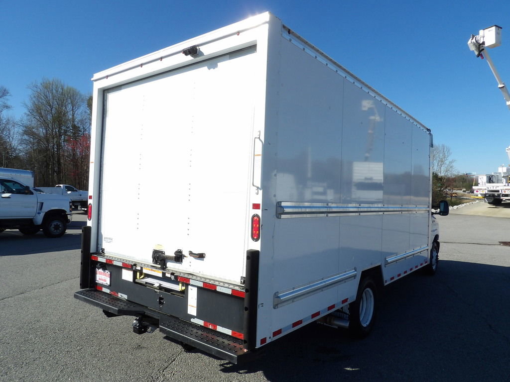 Used 2021 Ford E-350 and Econoline 350 Super Duty RWD image 7