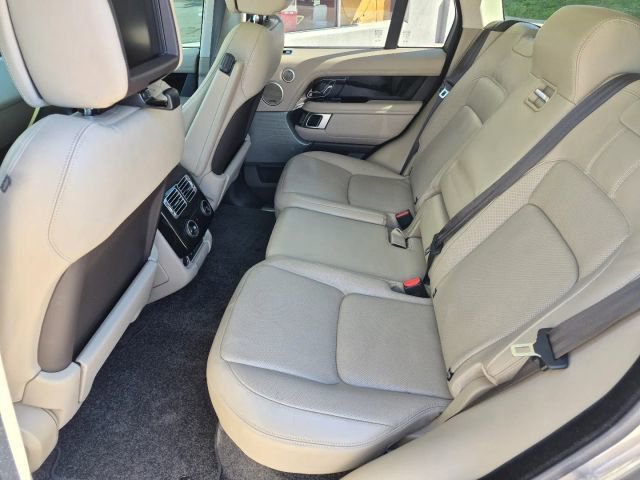 Used 2018 Land Rover Range Rover Supercharged image 11