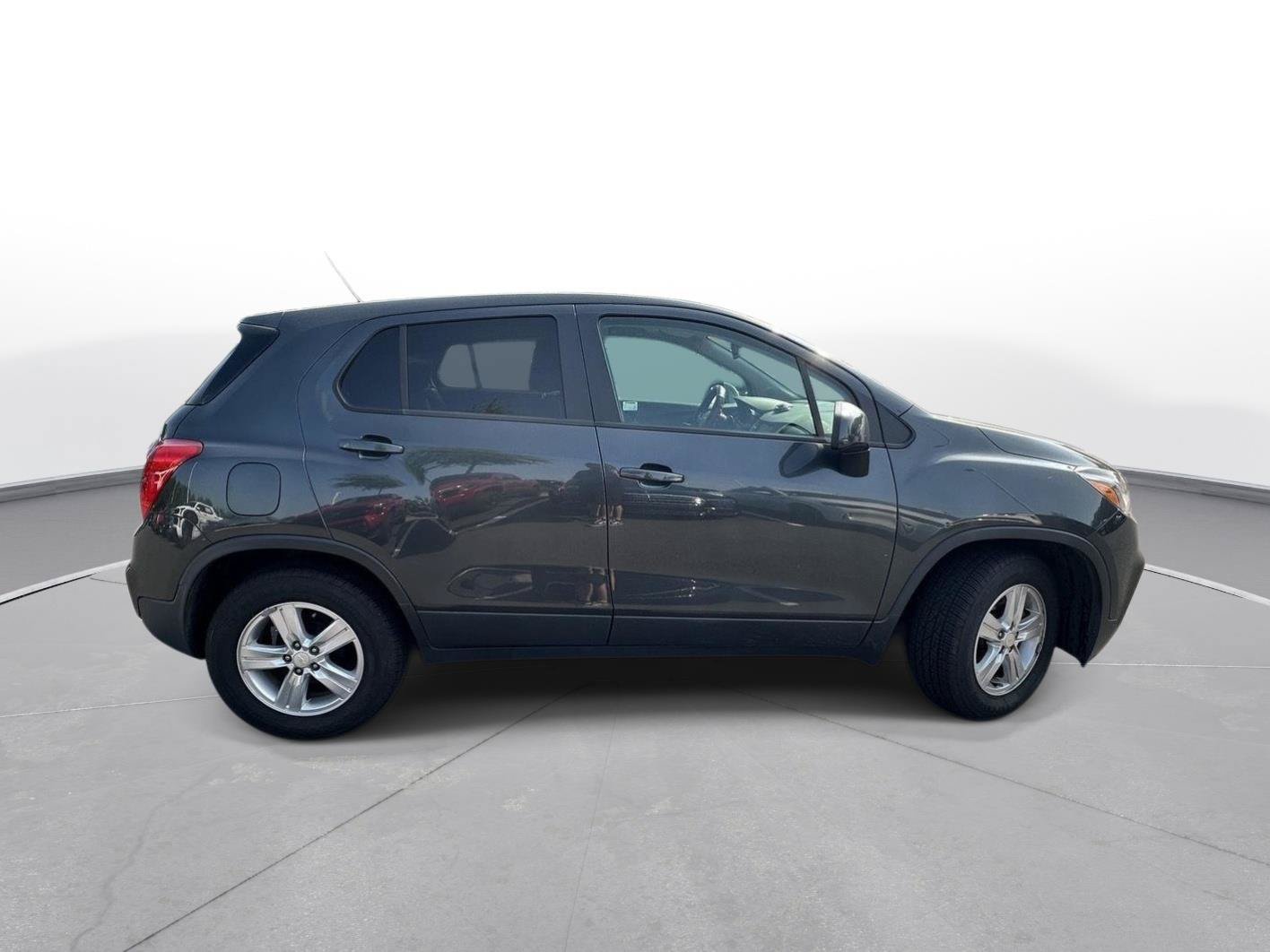 Used 2020 Chevrolet Trax LS w/ Tint and Cruise Package FWD image 5