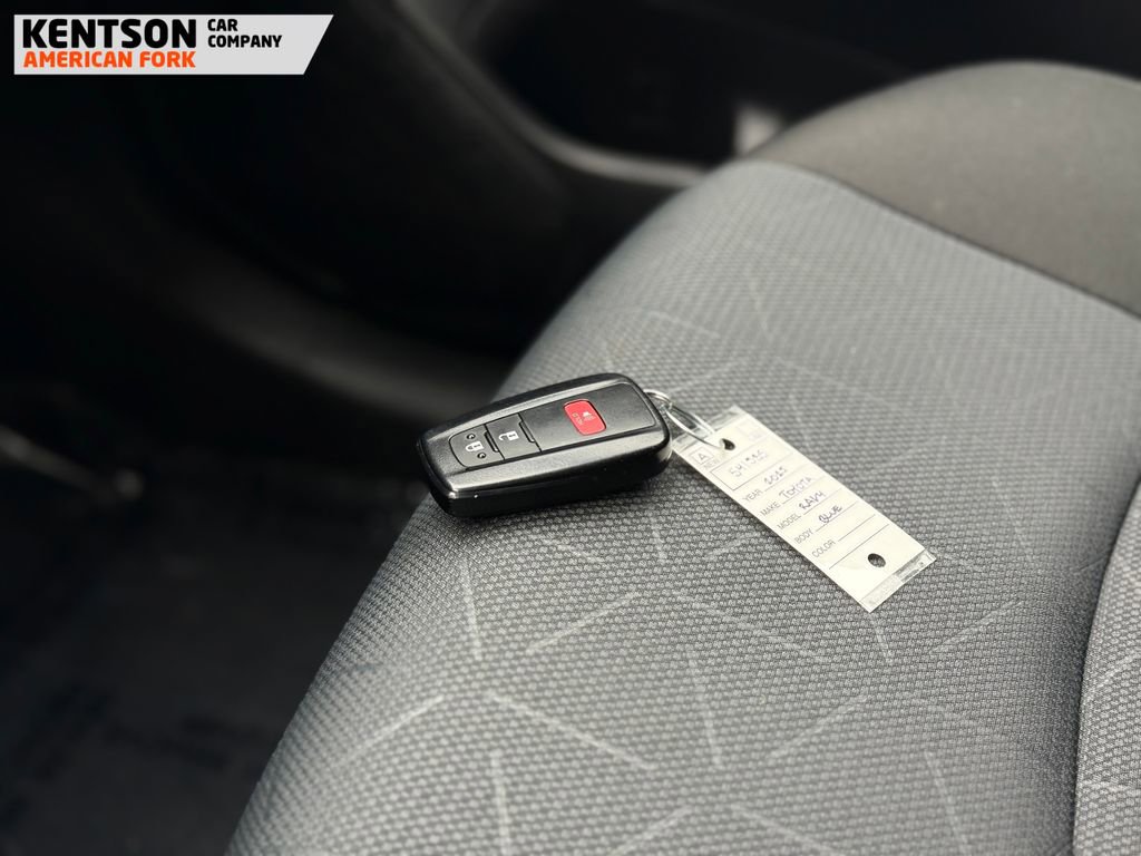 Used 2025 Toyota RAV4 XLE image 37