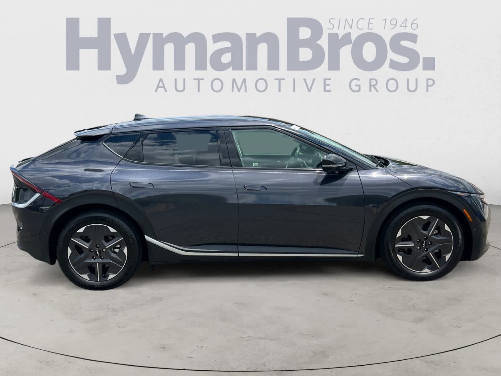 Certified 2025 Kia EV6 Light w/ Light LR Technology Package RWD image 2