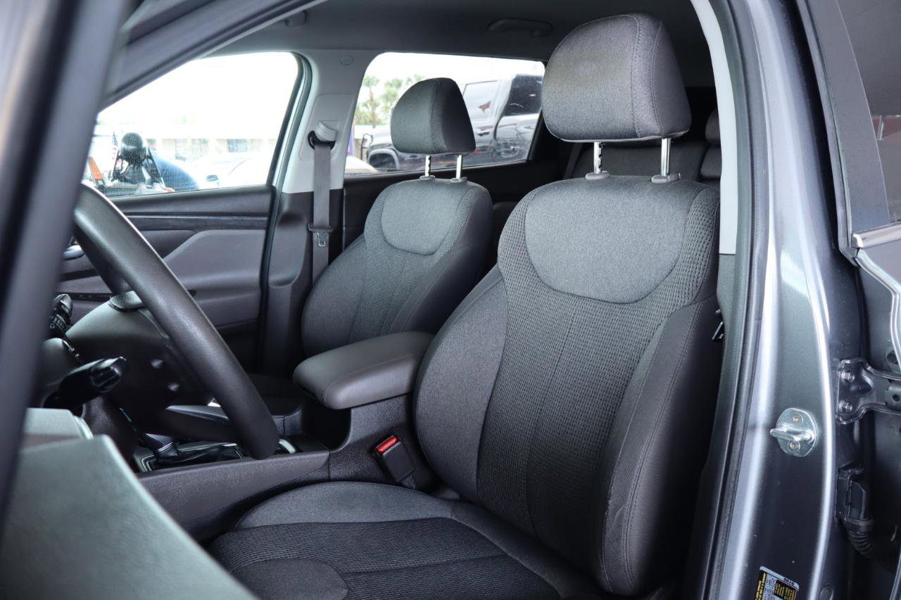 Used 2020 Hyundai Santa Fe SE image 16