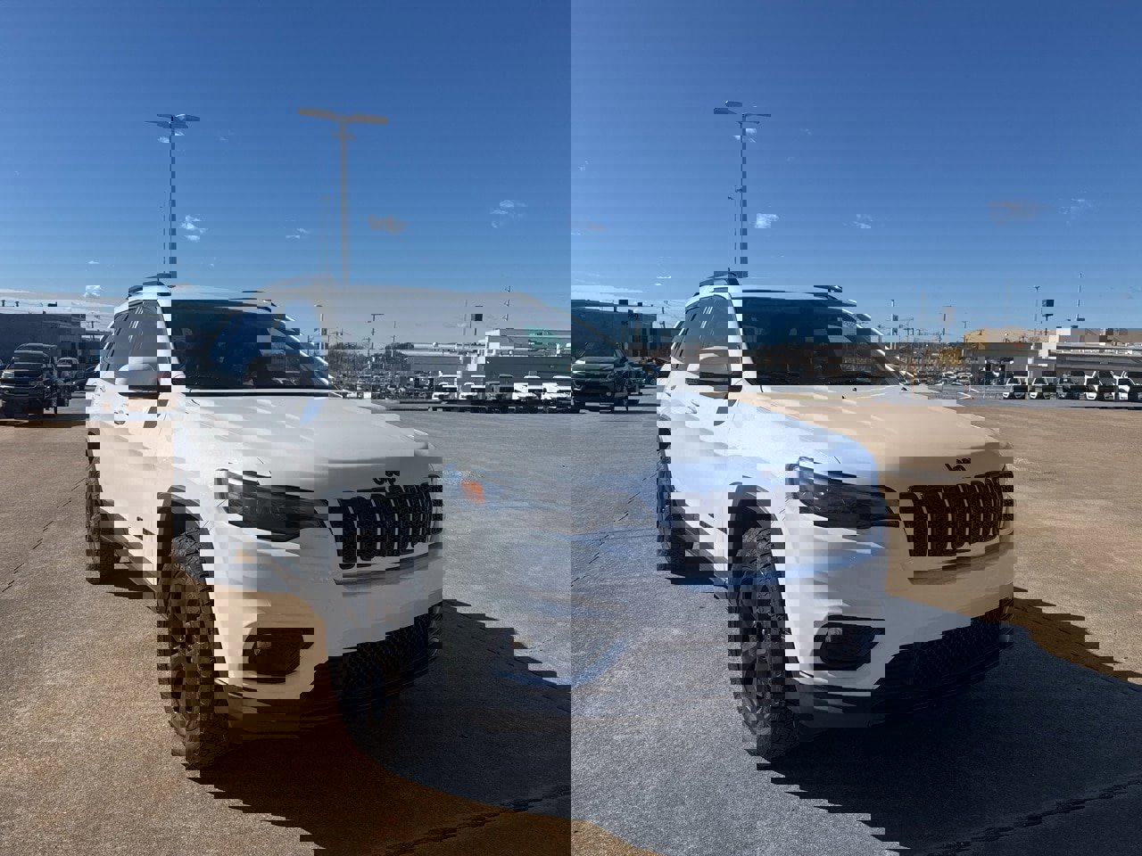 Used 2020 Jeep Cherokee Latitude Plus image 1