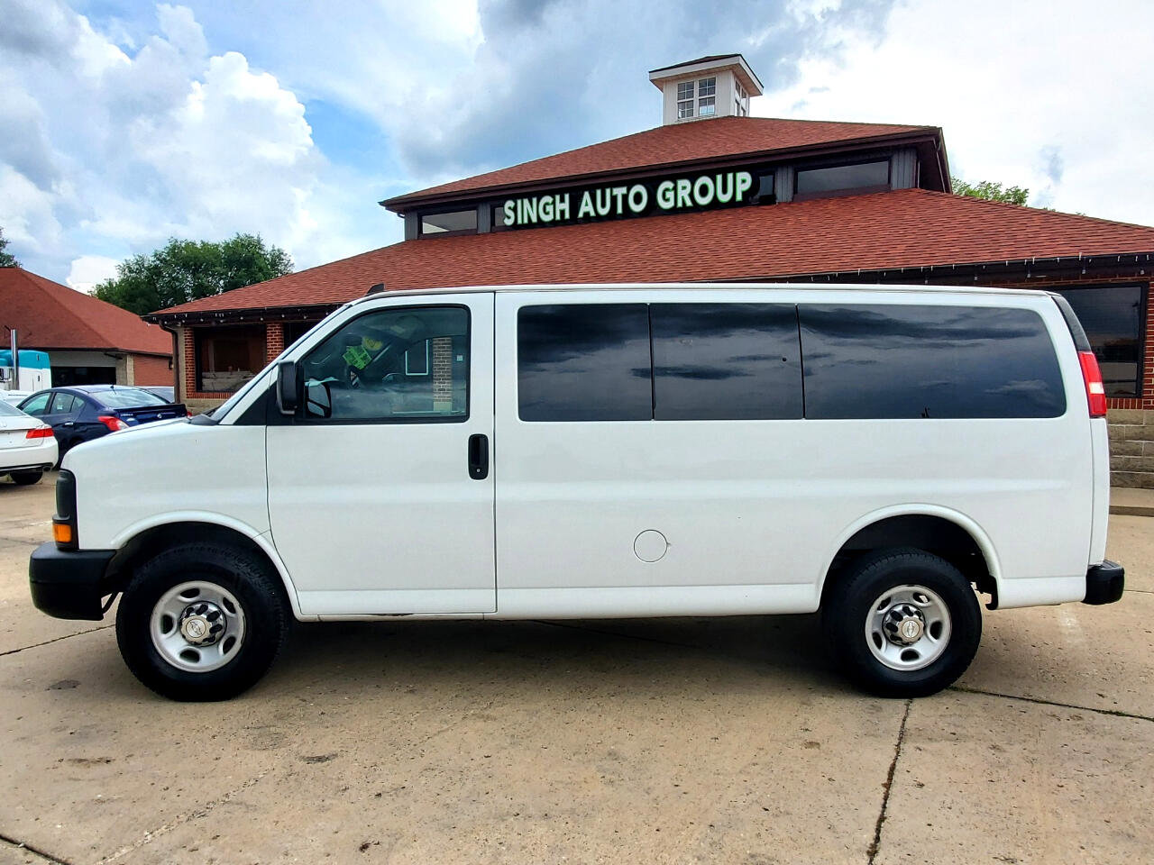 Used 2016 Chevrolet Express 2500 w/ Preferred Equipment Group image 5