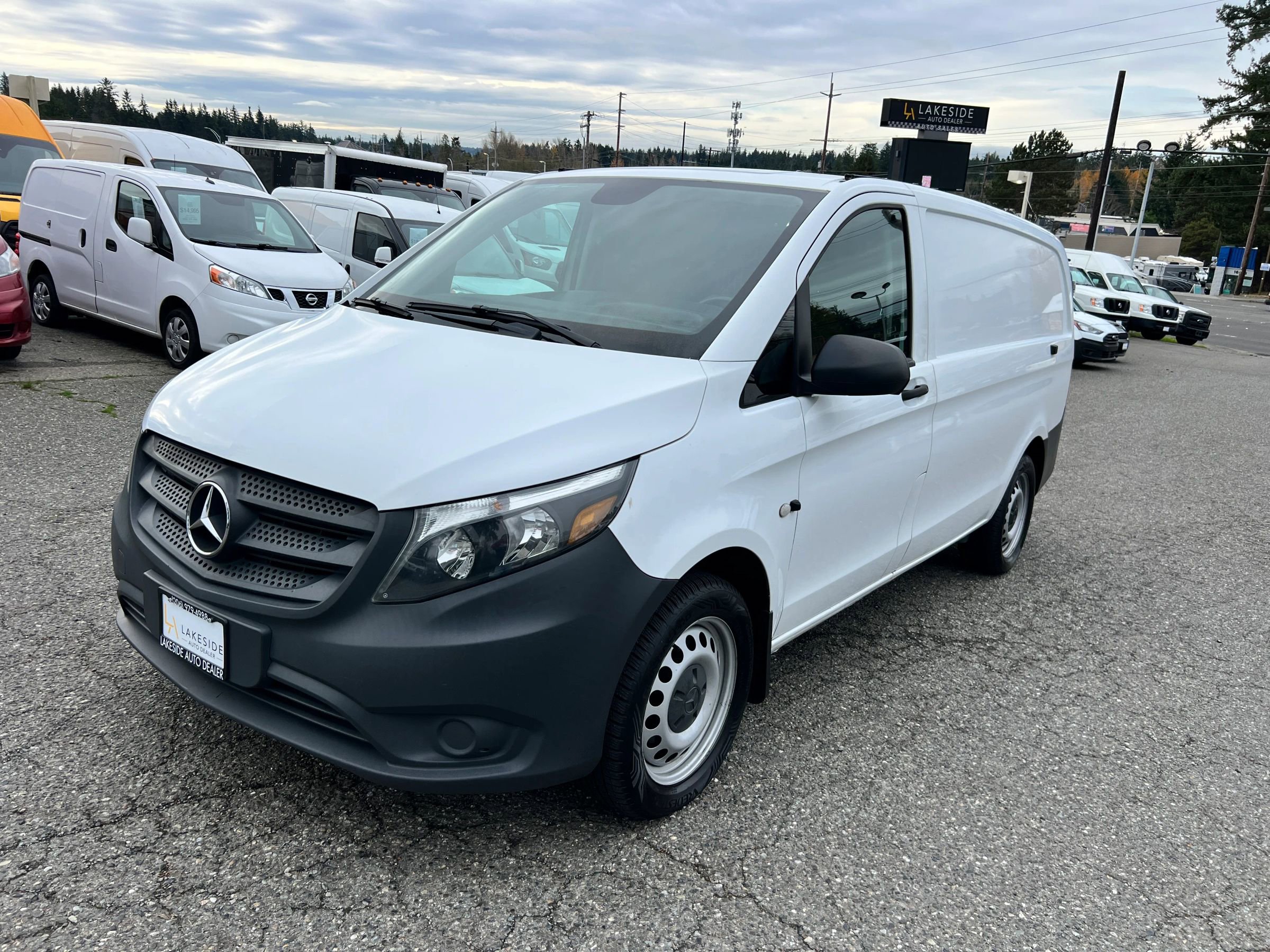 Used 2019 Mercedes-Benz Metris Standard WB Van 3D image 1