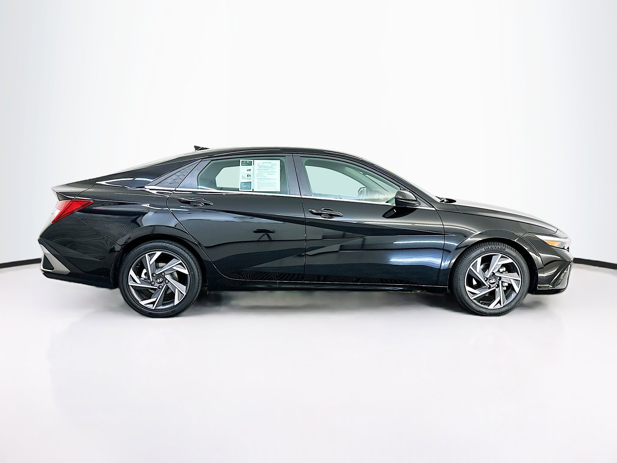 Used 2025 Hyundai Elantra SEL image 10