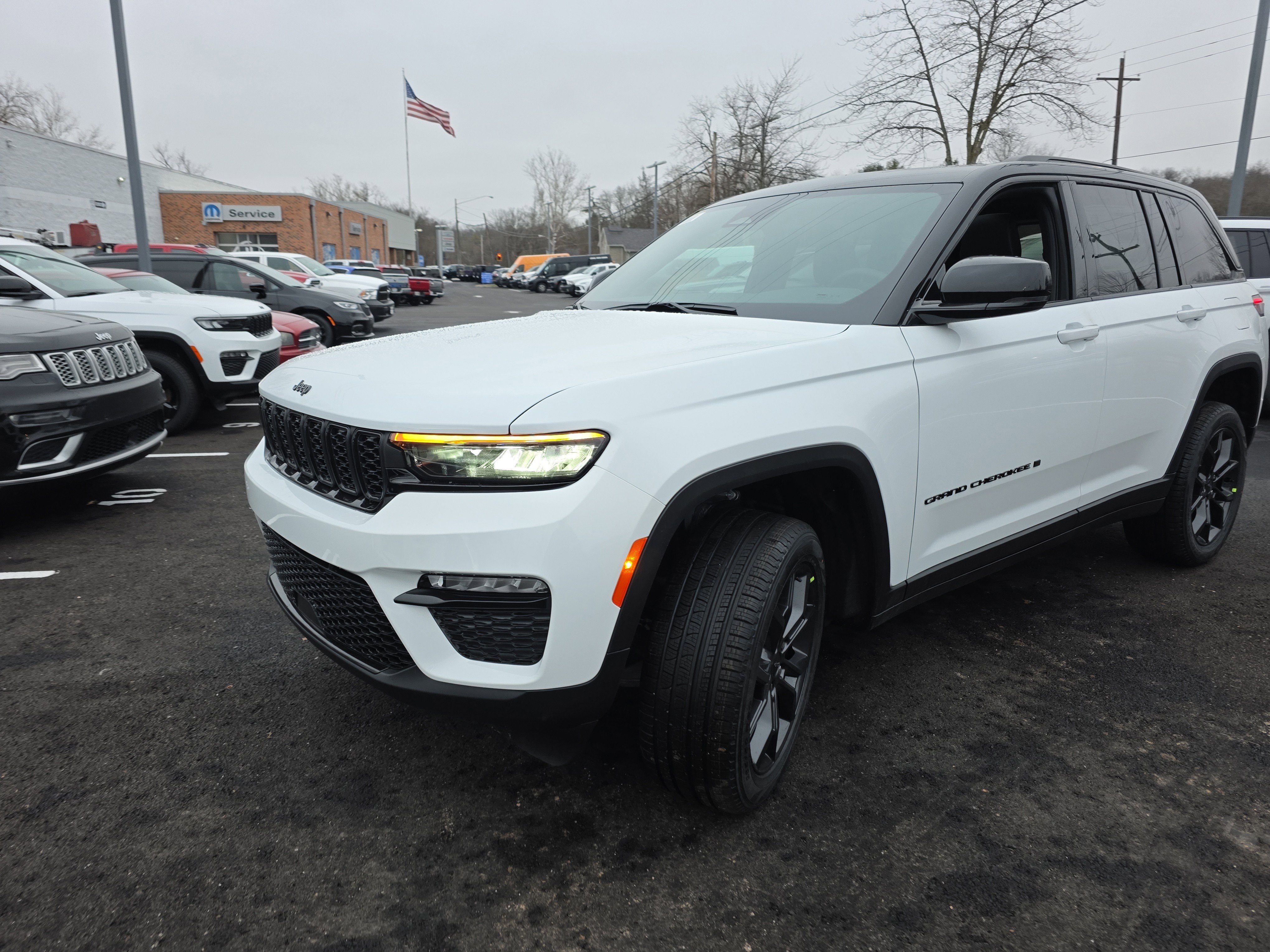 New 2025 Jeep Grand Cherokee Limited image 17