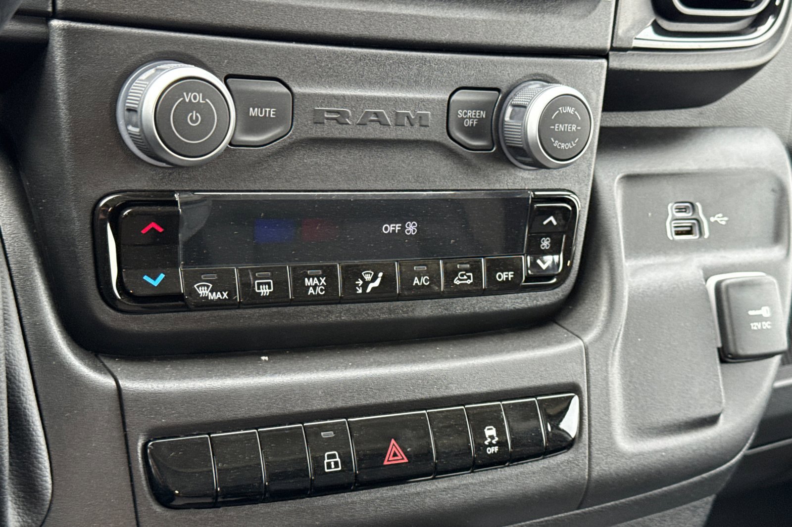 New 2026 RAM ProMaster 1500 w/ Convenience Group image 18