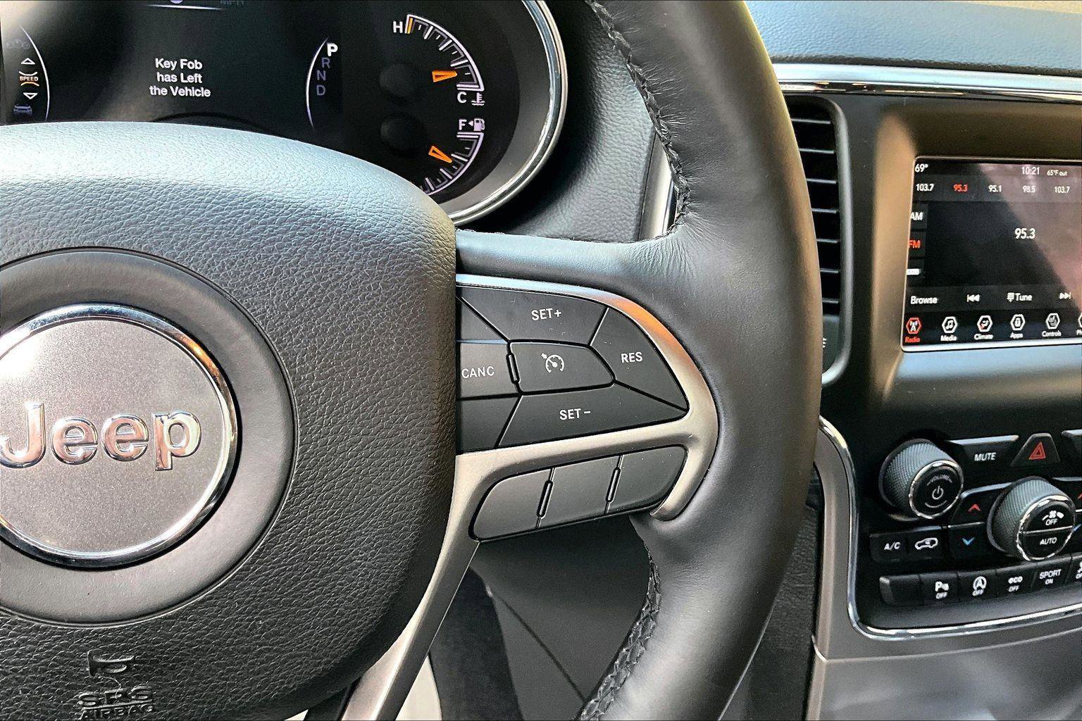 Used 2019 Jeep Grand Cherokee Laredo w/ Security & Convenience Group AWD/4WD image 34