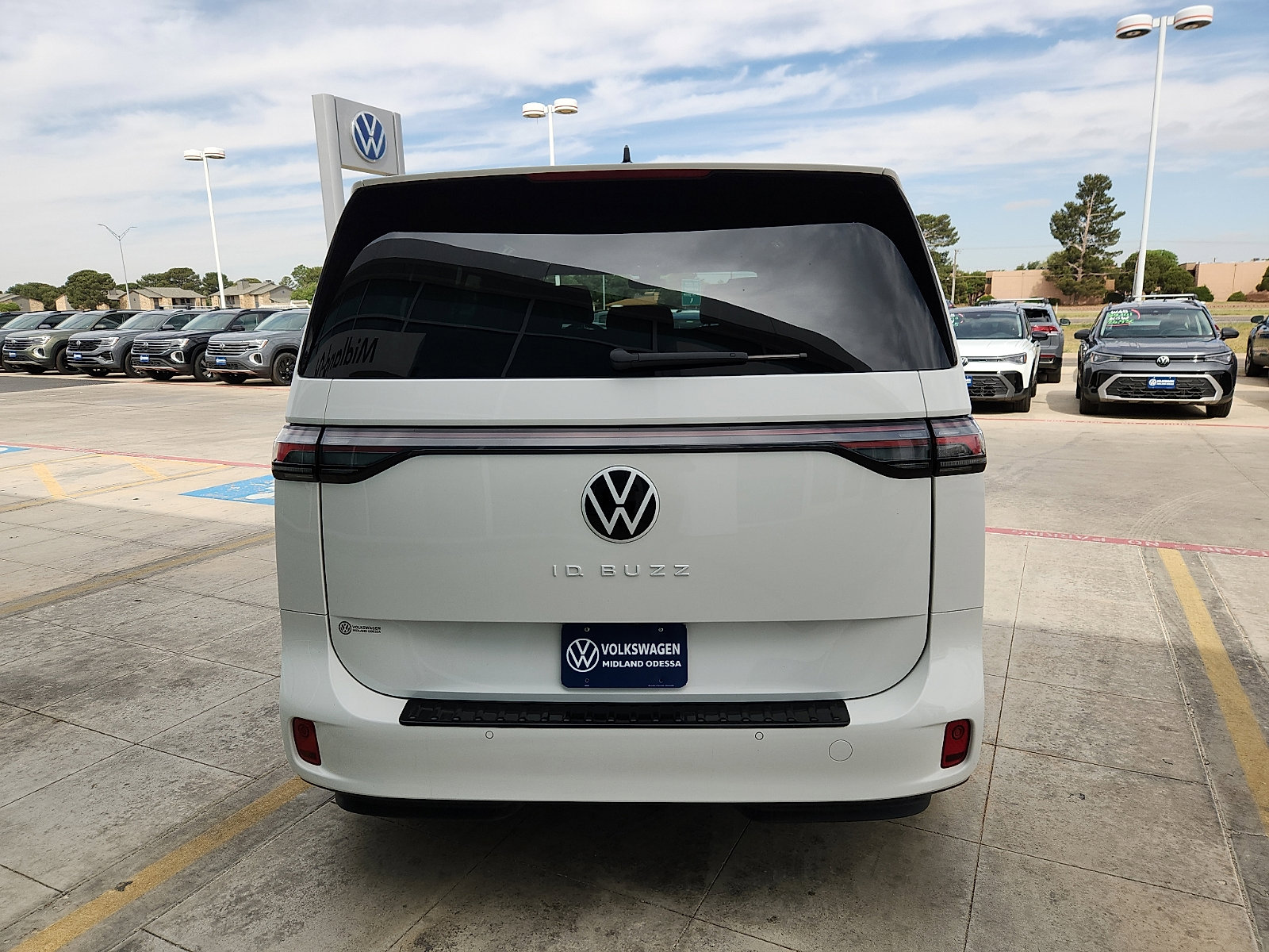 Used 2025 Volkswagen ID. Buzz Pro S RWD image 6