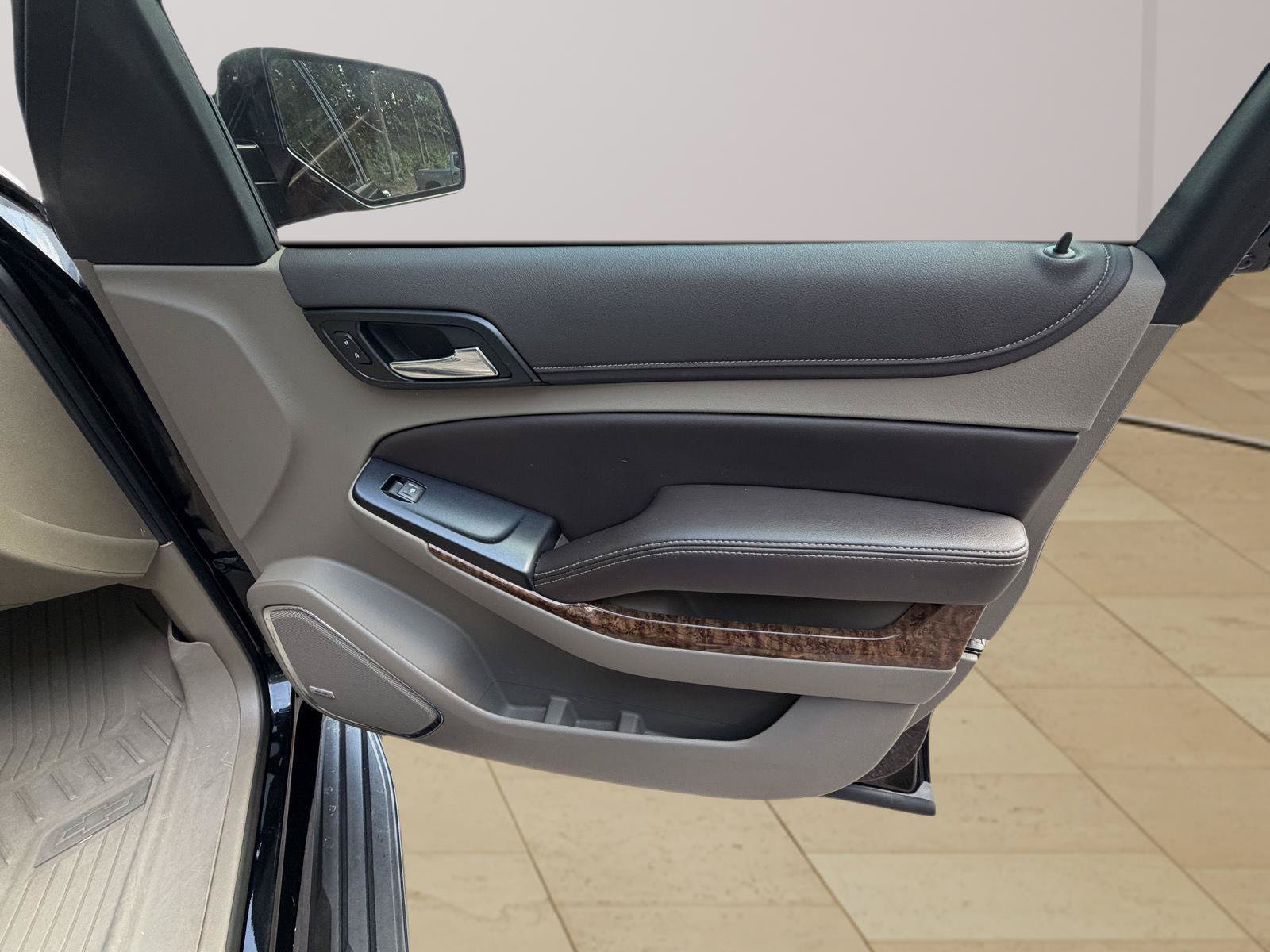 Used 2019 Chevrolet Suburban Premier AWD/4WD image 35