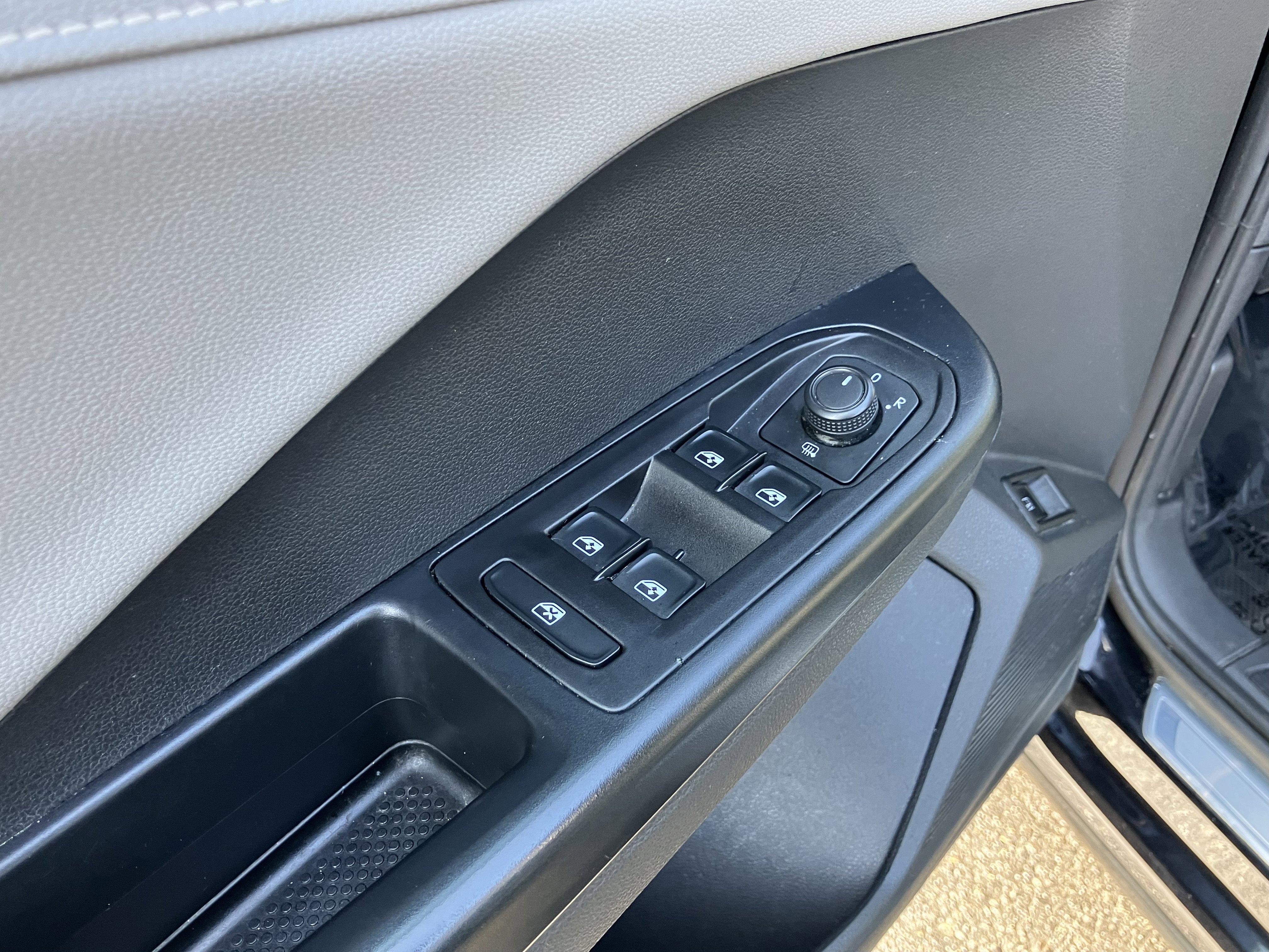 Used 2024 Volkswagen Taos SE image 15