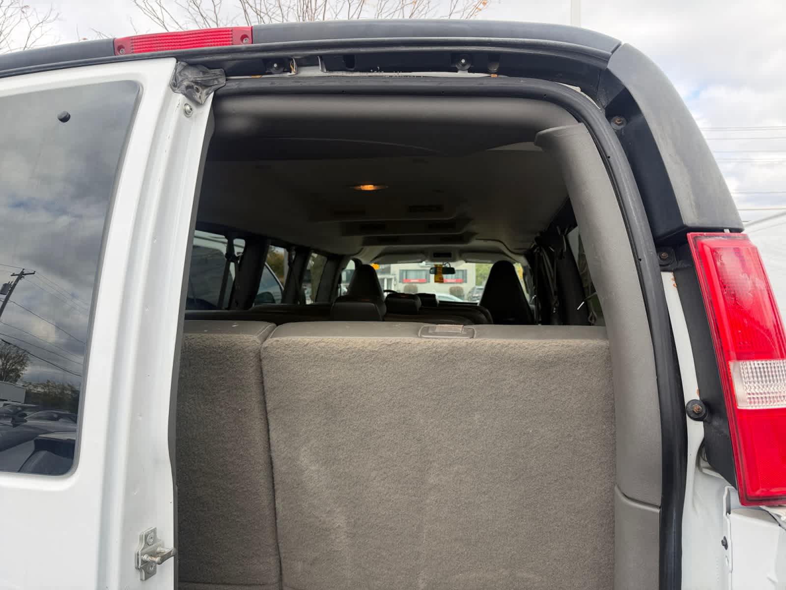 Used 2022 GMC Savana 3500 LS RWD image 13