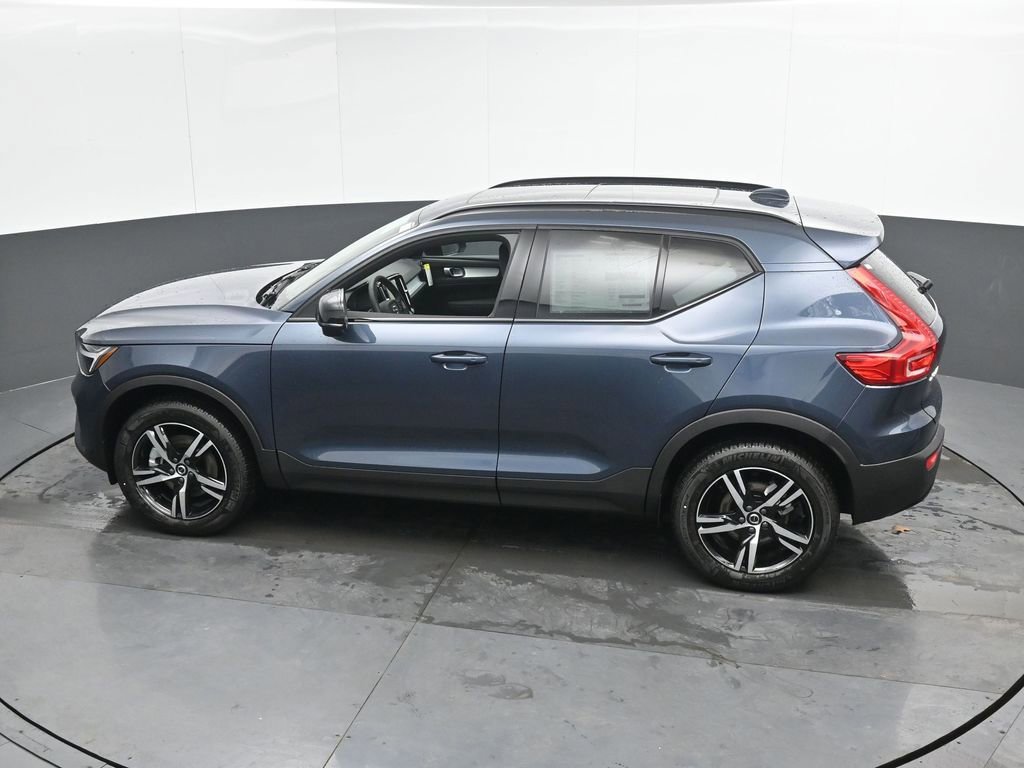 New 2026 Volvo XC40 B5 Core w/ Protection Package Premier image 35
