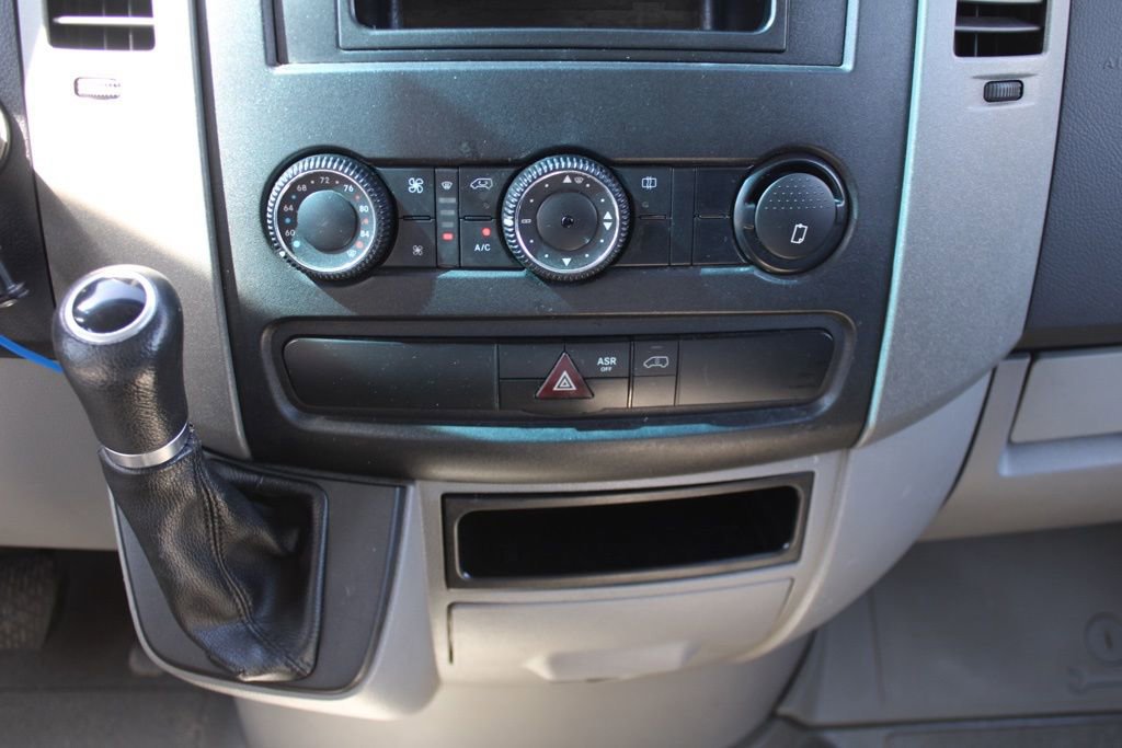 Used 2015 Freightliner Sprinter 3500 image 19