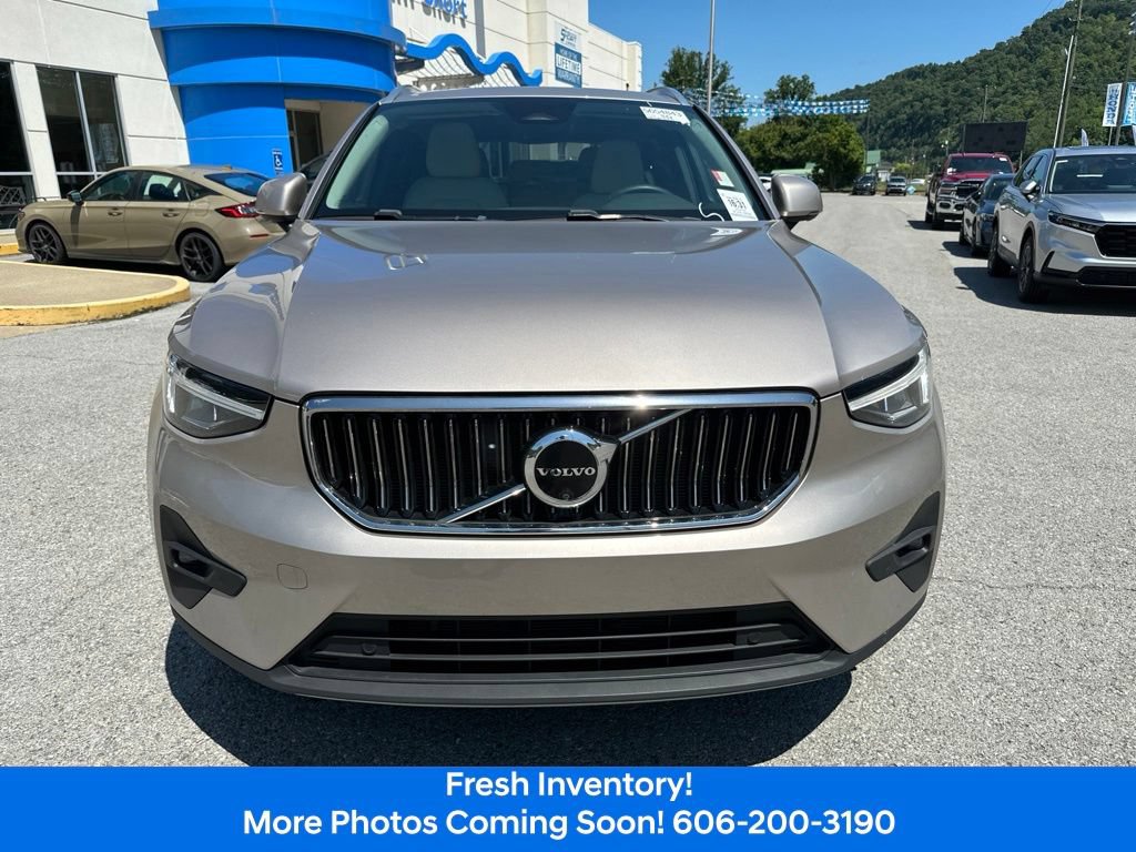 Used 2024 Volvo XC40 B5 Plus AWD/4WD image 8