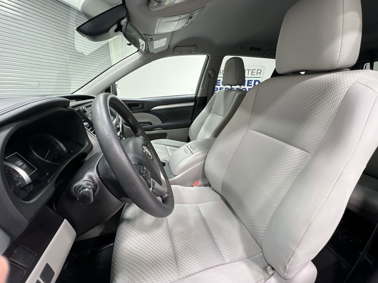 Used 2018 Toyota Highlander LE image 11