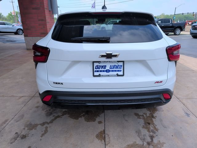 Used 2024 Chevrolet Trax RS FWD image 6