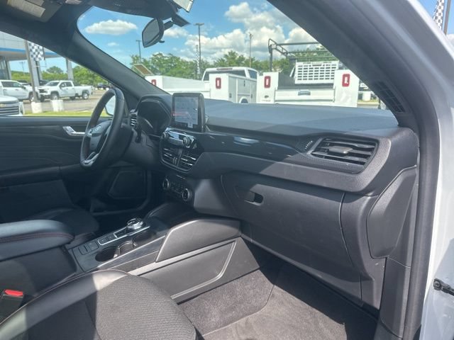 Certified 2025 Ford Escape ST-Line Select AWD/4WD image 33
