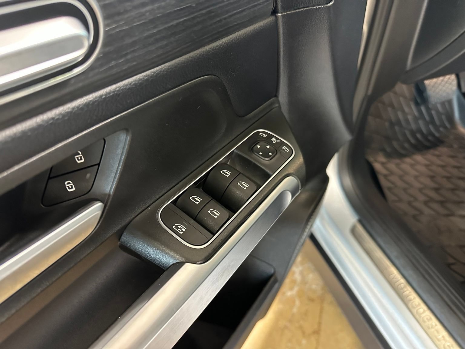 Used 2021 Mercedes-Benz GLB 250 image 13