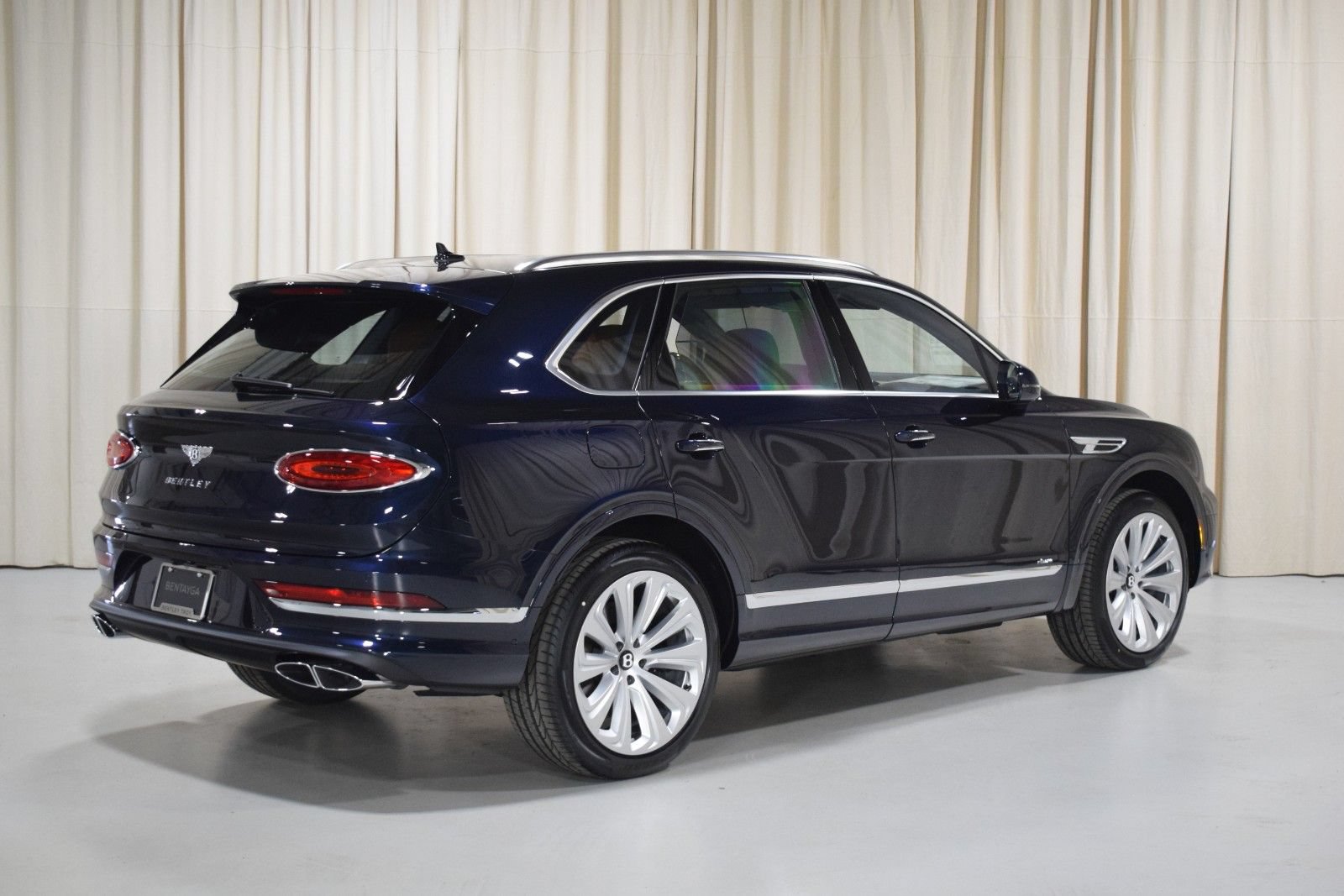 New 2026 Bentley Bentayga AWD/4WD image 3