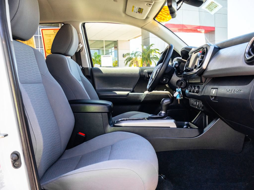 Used 2019 Toyota Tacoma SR5 w/ Exterior Package RWD image 21