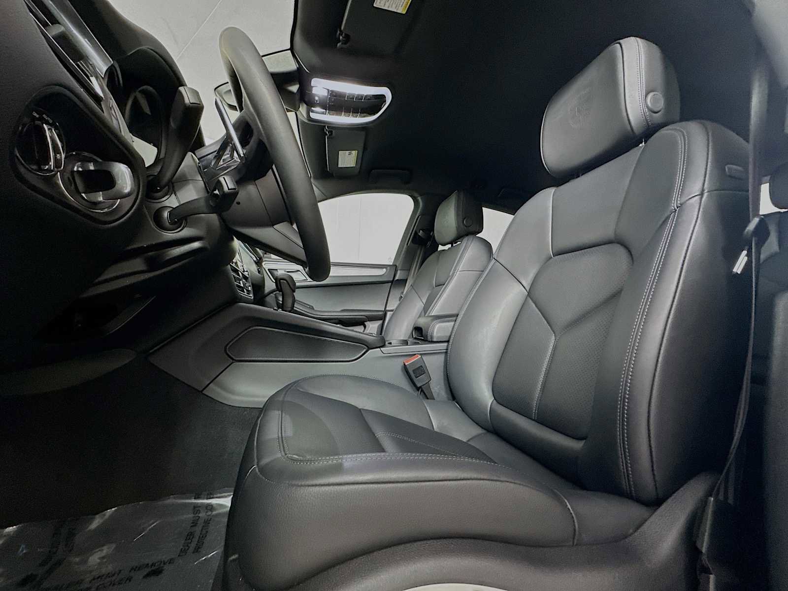 Certified 2026 Porsche Macan image 5