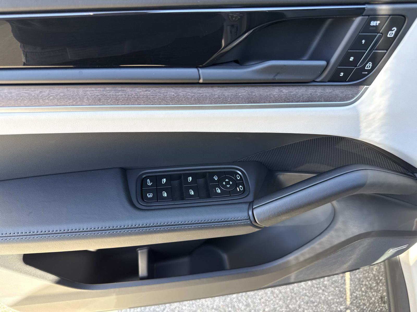 Certified 2025 Porsche Cayenne S image 20