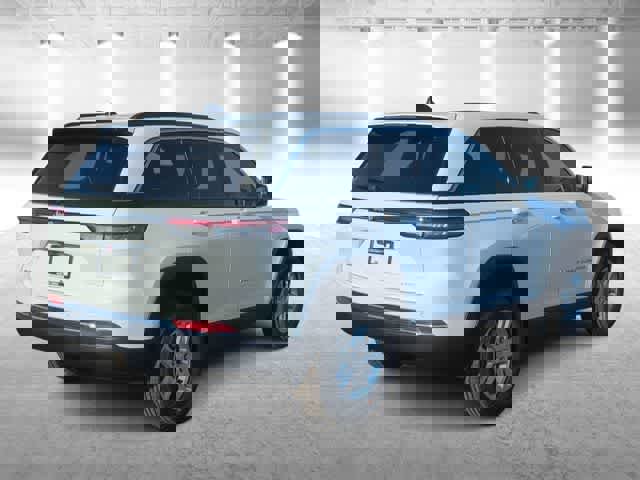 Used 2025 Jeep Grand Cherokee Laredo image 8