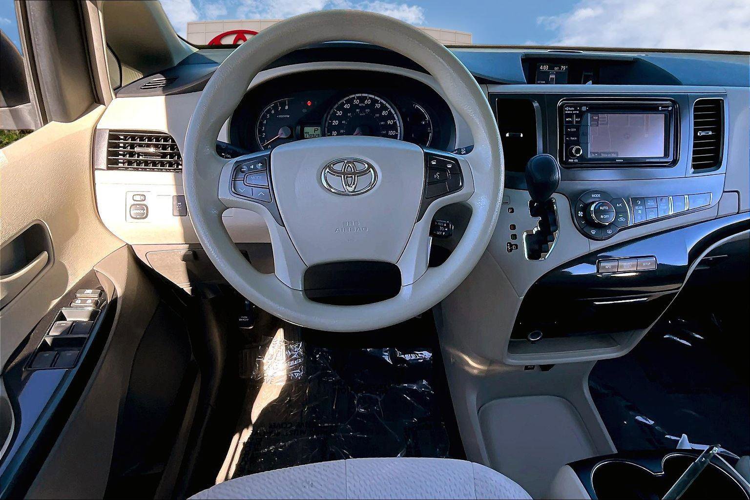 Used 2013 Toyota Sienna LE w/ Towing Pkg image 5