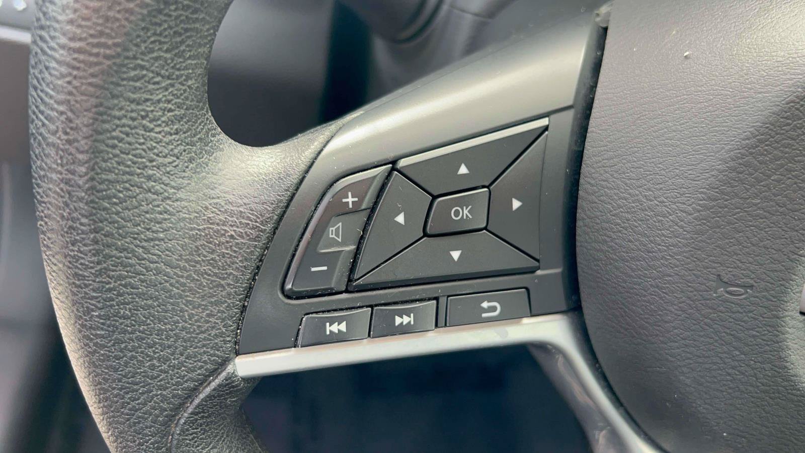 Used 2025 Nissan Altima 2.5 SV FWD image 19