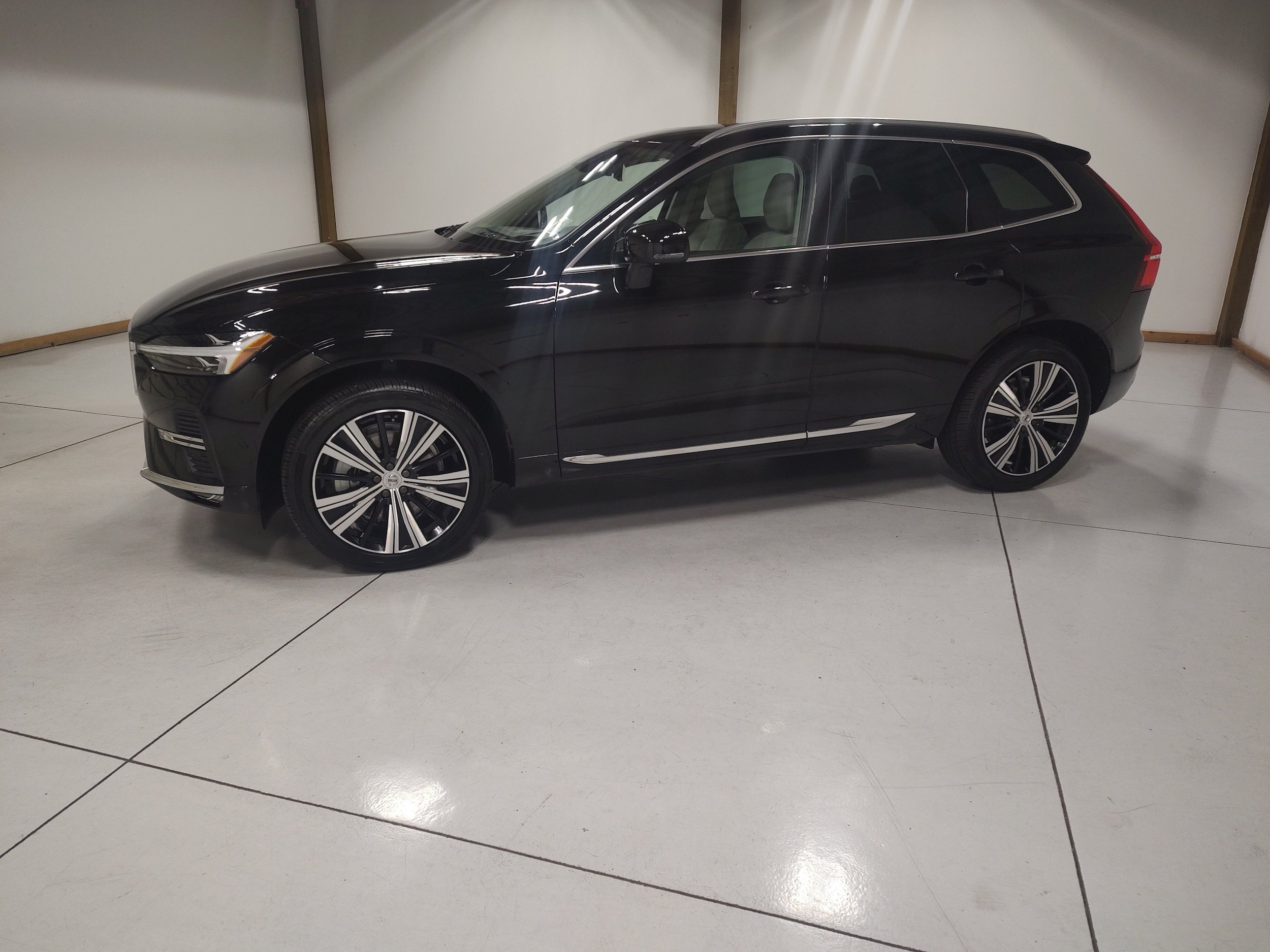 Used 2022 Volvo XC60 B6 Inscription w/ Advanced Package AWD/4WD image 4