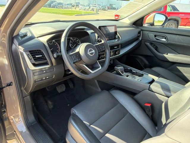 Used 2024 Nissan Rogue SV w/ SV Premium Package FWD image 12