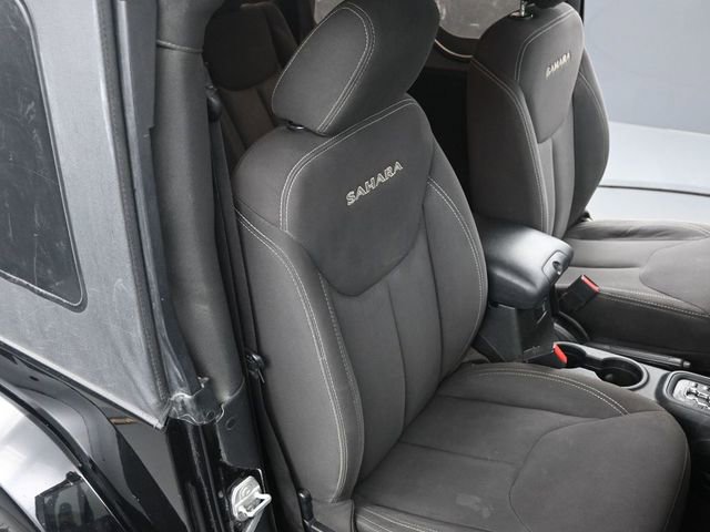 Used 2017 Jeep Wrangler Sahara w/ Connectivity Group image 16
