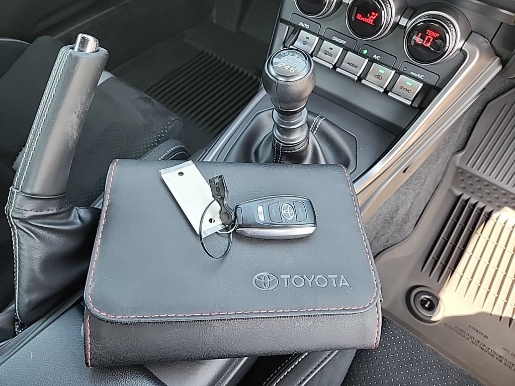 Used 2023 Toyota GR86 Premium w/ ALL Weather Mat Package (TMS) RWD image 34