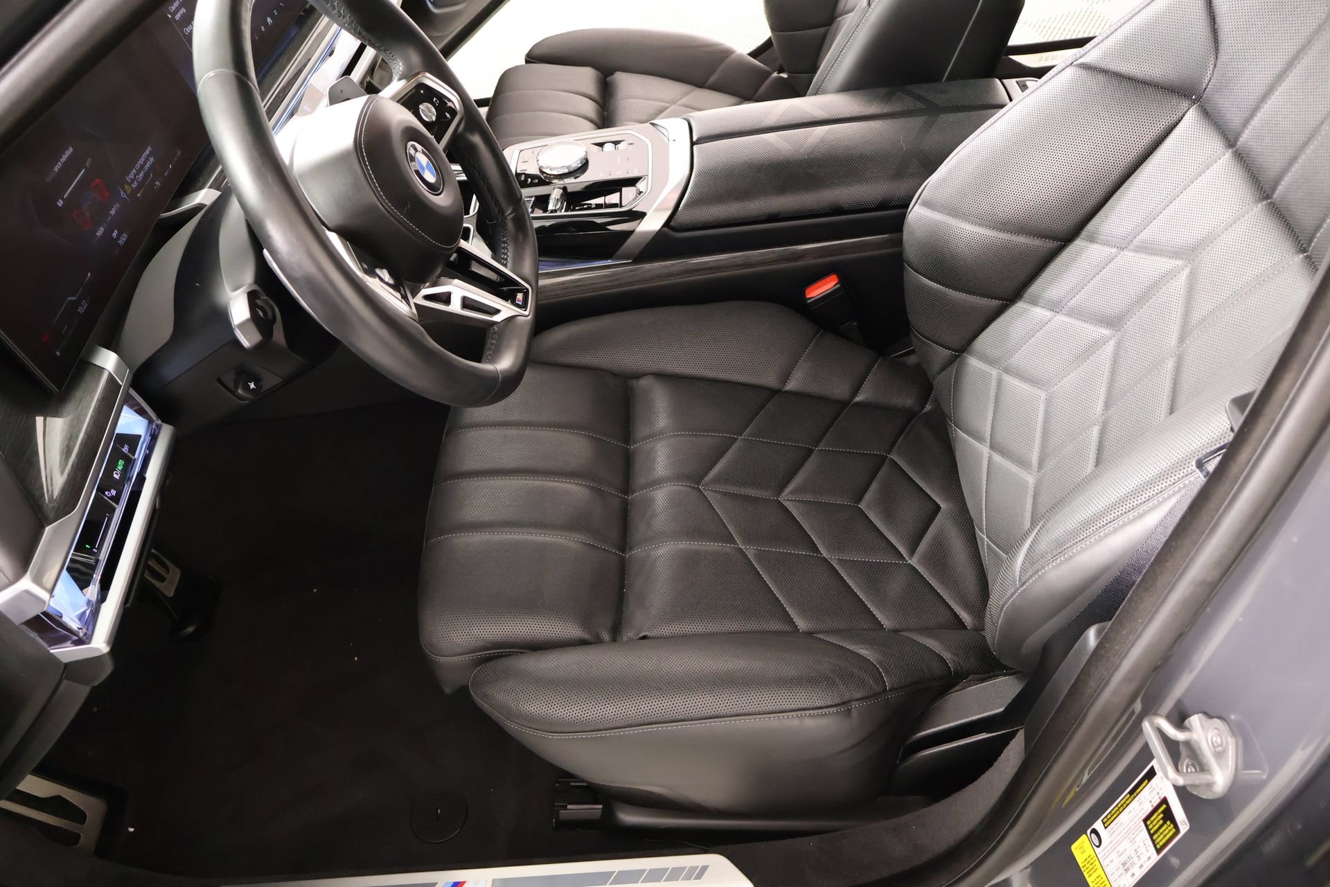 Used 2023 BMW 740i RWD image 12