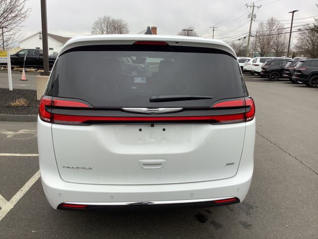 New 2026 Chrysler Pacifica Select image 7