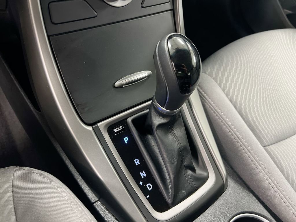 Used 2015 Hyundai Elantra SE FWD image 16