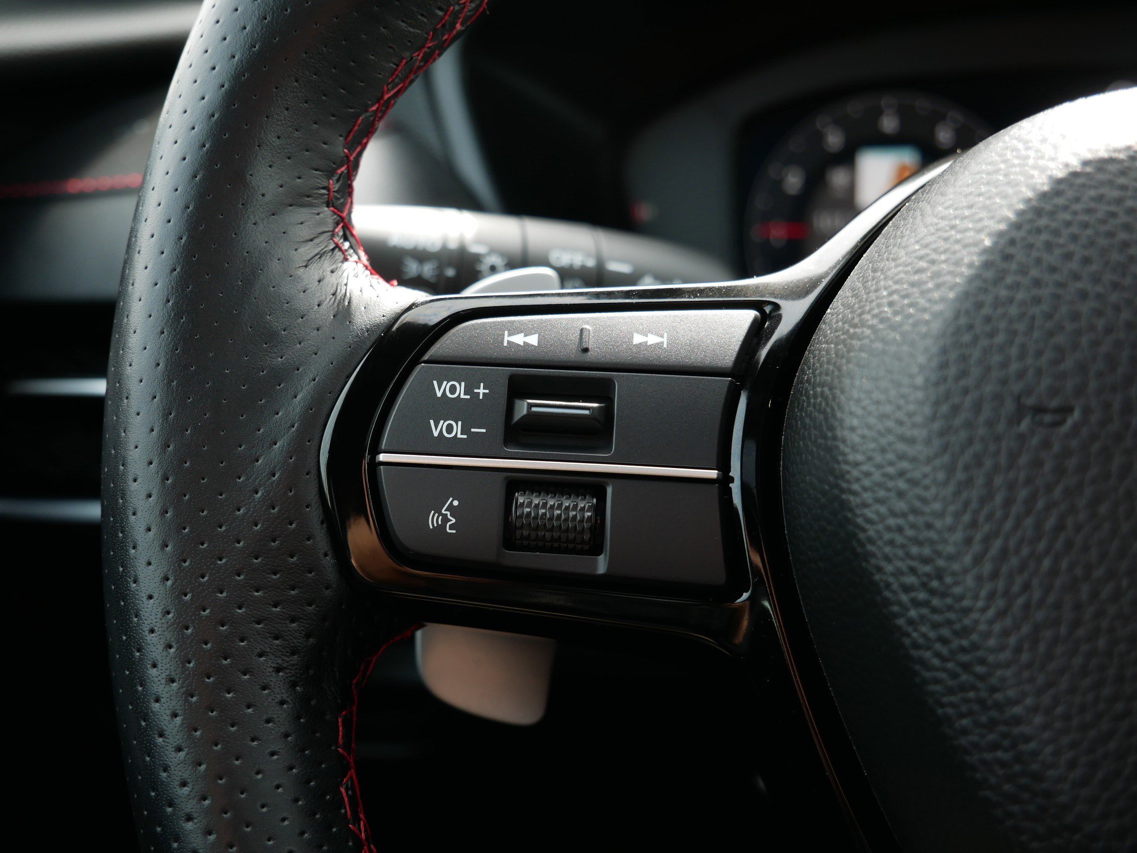 Certified 2025 Acura ADX A-Spec image 28