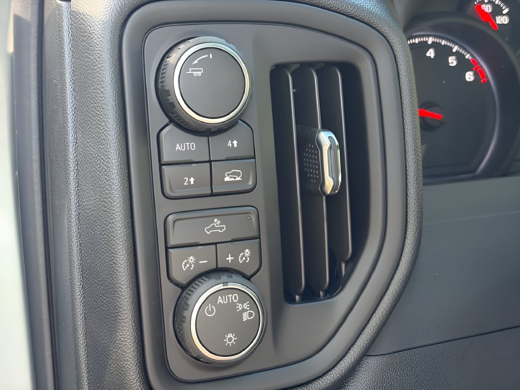 New 2026 Chevrolet Silverado 1500 Custom w/ LPO, Dark Essentials Package AWD/4WD image 18