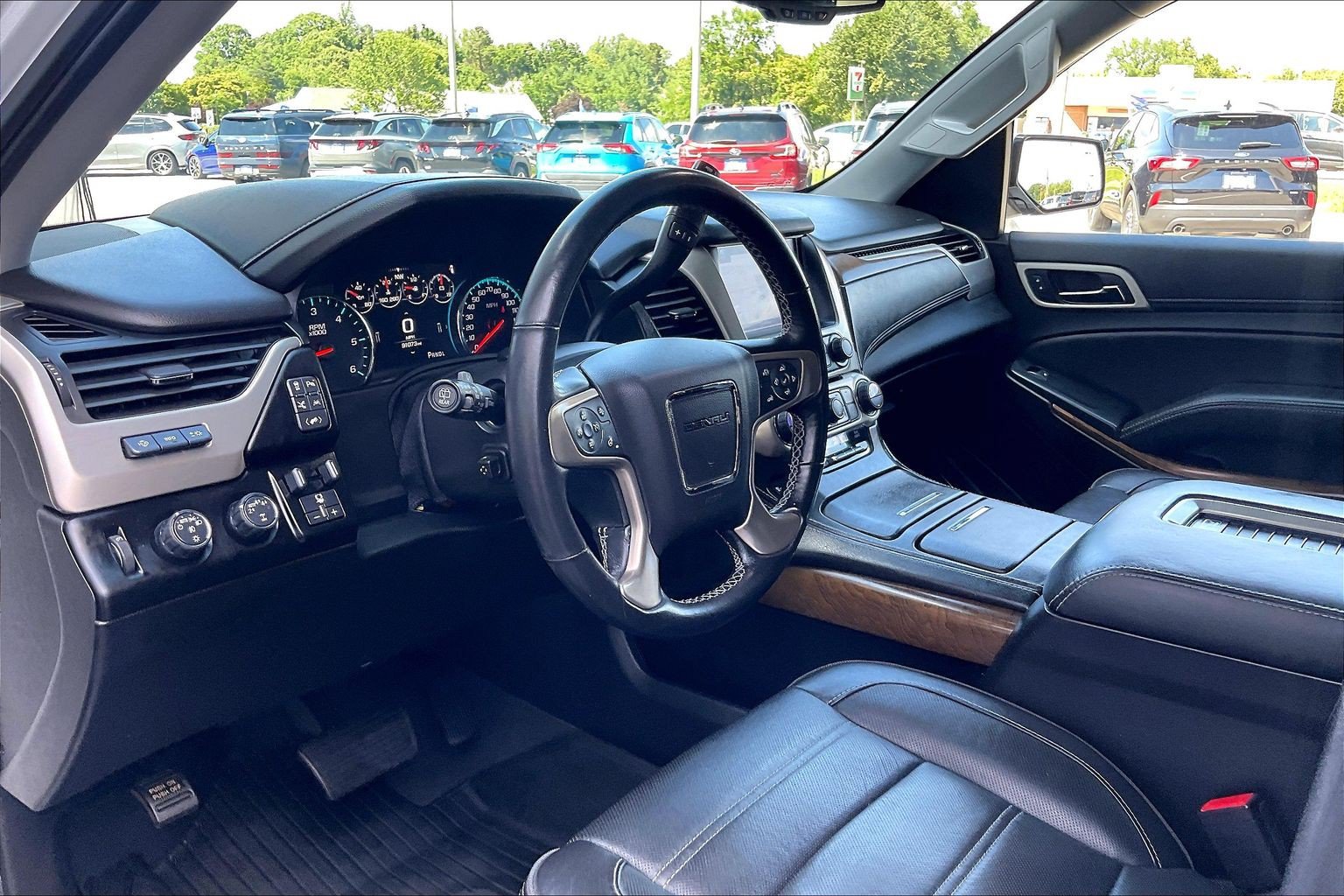 Used 2019 GMC Yukon Denali w/ Denali Ultimate Package AWD/4WD image 13
