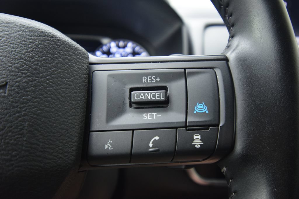 Used 2025 Nissan Rogue SV AWD/4WD image 29