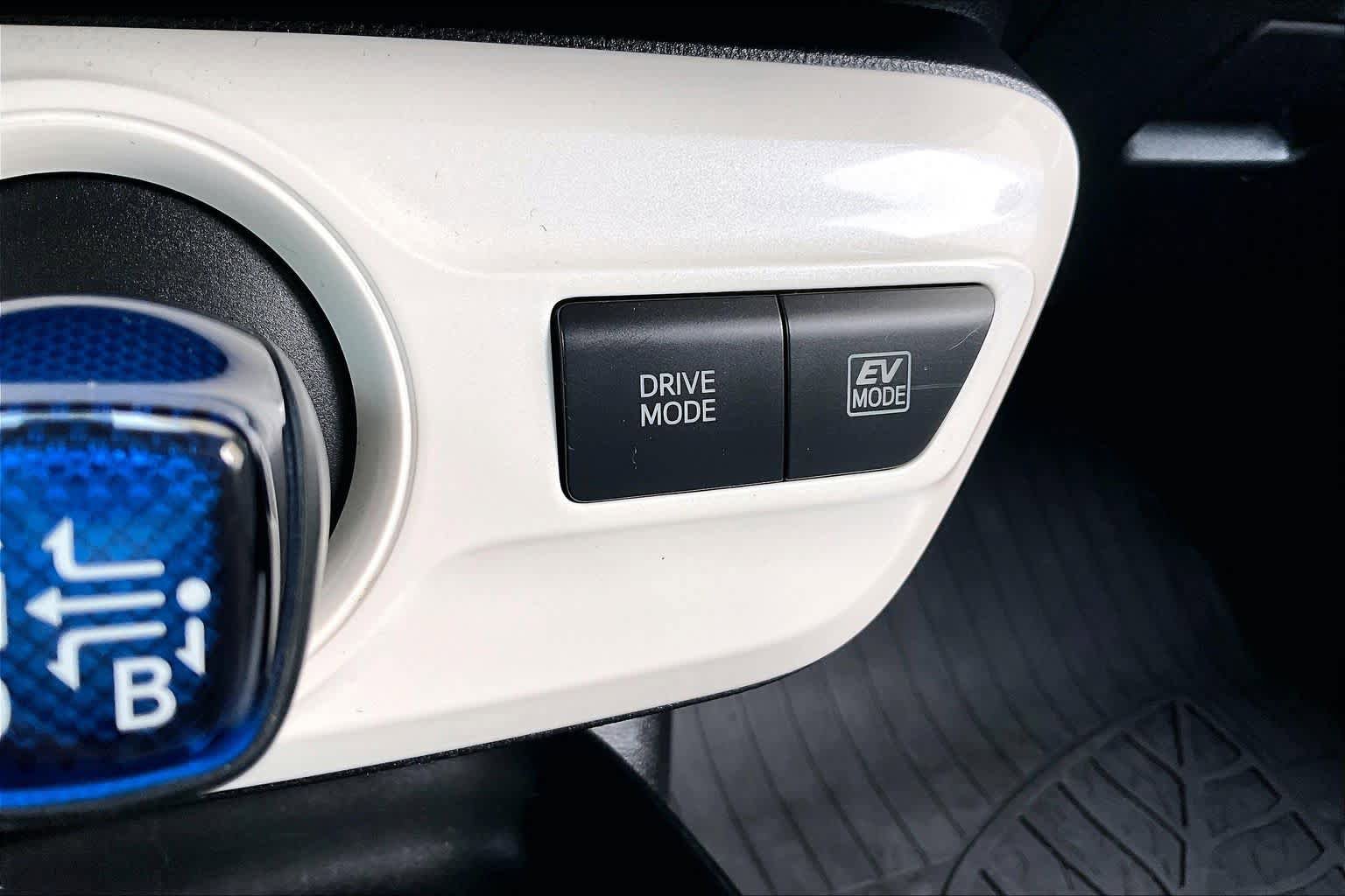 Used 2018 Toyota Prius Two w/ Prius Two Safety Plus Package FWD image 35