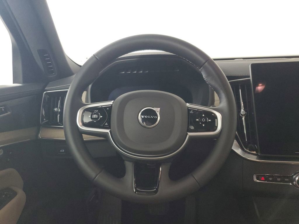 Certified 2025 Volvo XC90 B6 Plus image 18