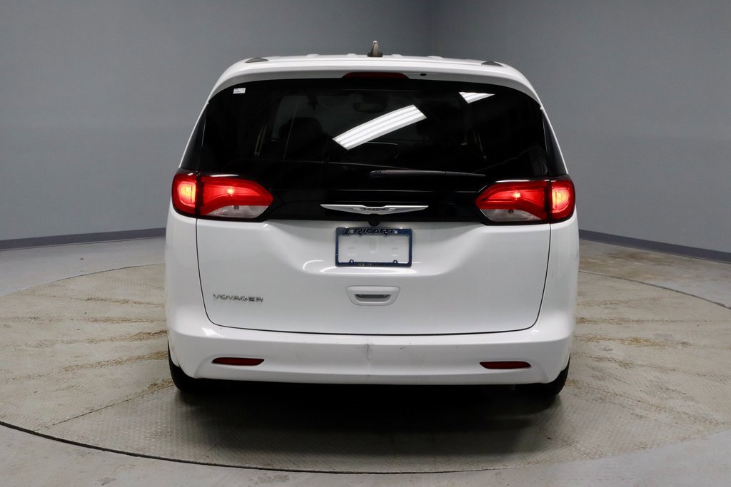 Used 2023 Chrysler Voyager LX image 12