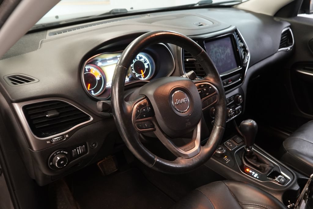 Used 2019 Jeep Cherokee Limited AWD/4WD image 5