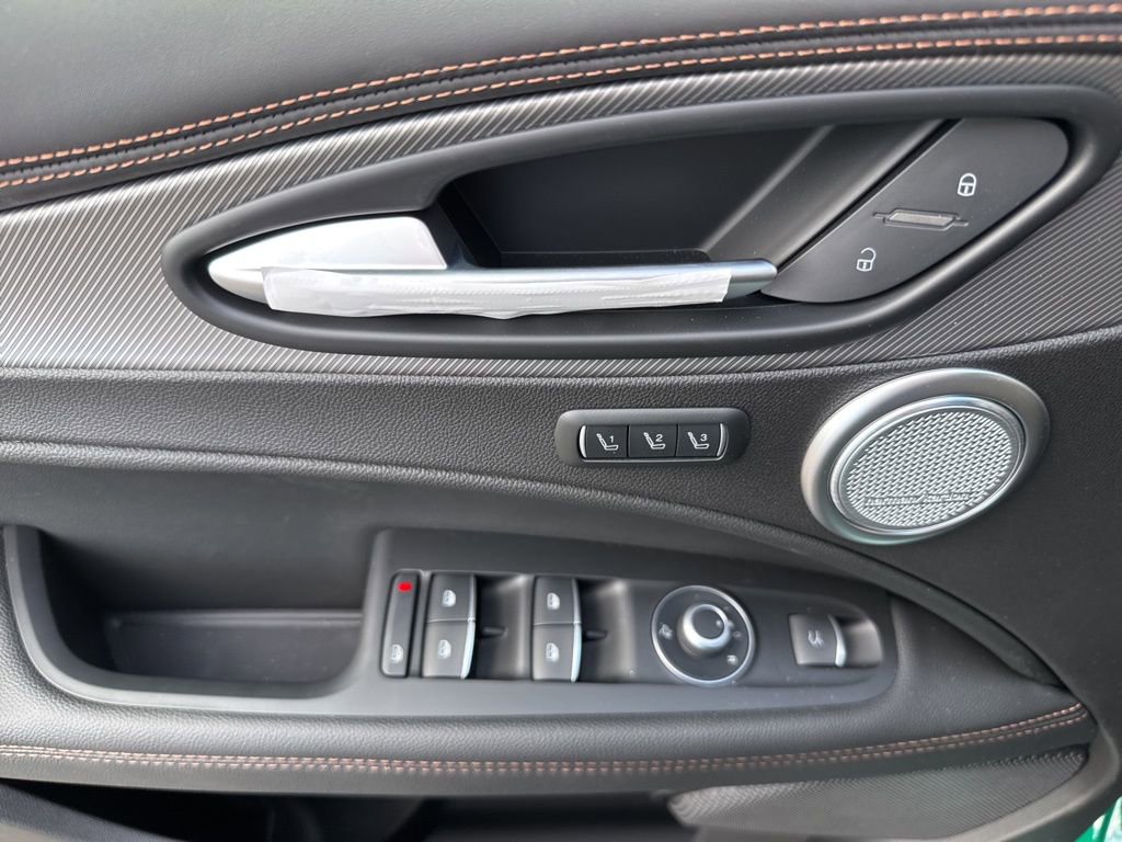 New 2025 Alfa Romeo Stelvio Sprint image 13