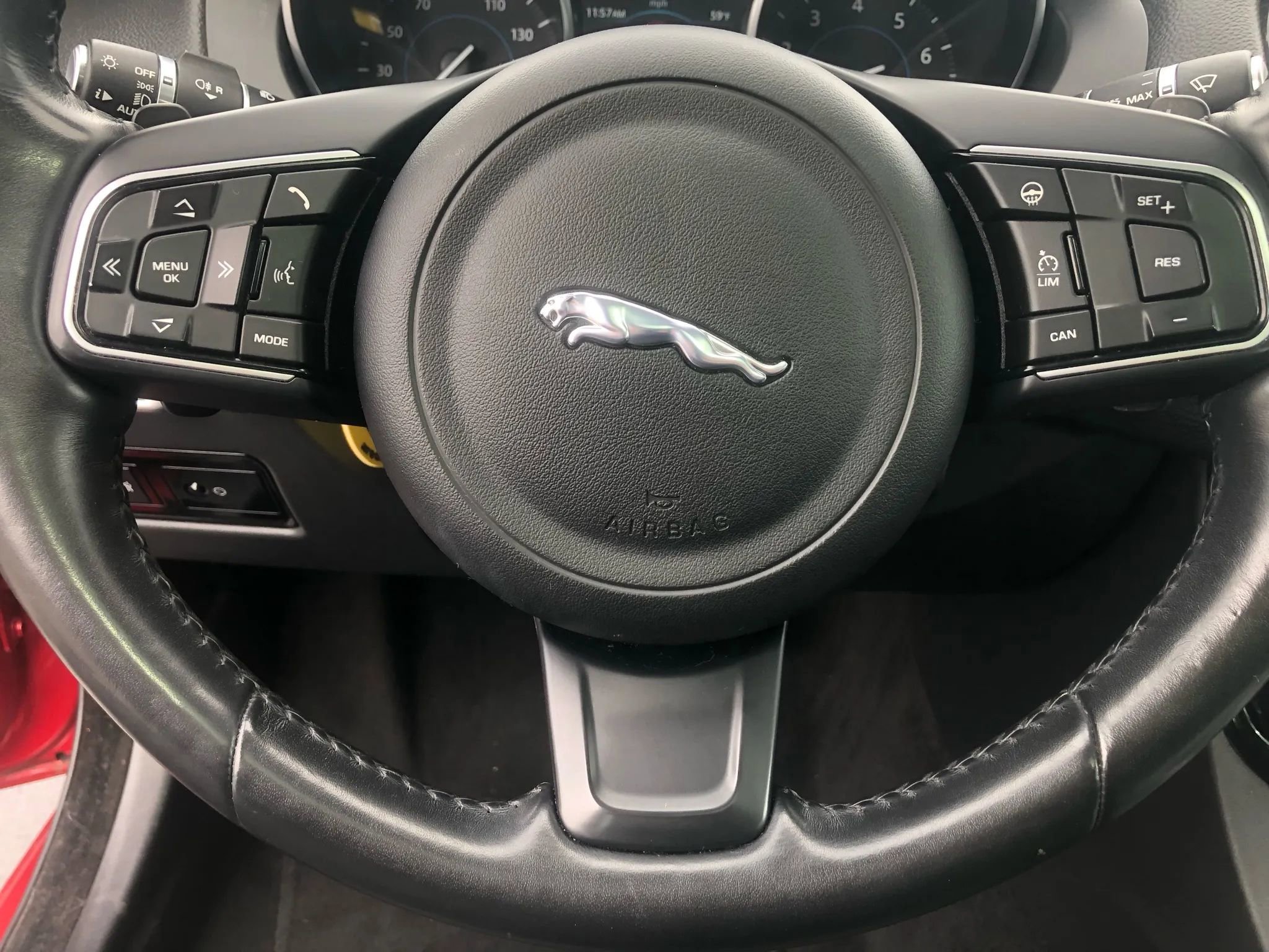 Used 2018 Jaguar XE Premium RWD image 14