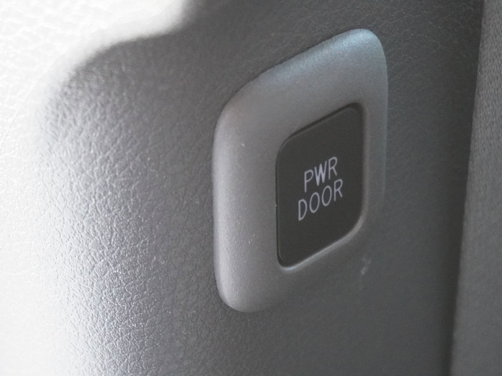 Used 2024 Toyota Sienna LE image 19